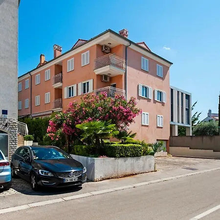 Apartman Leone Apartament *