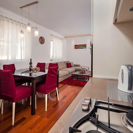 Apartment Apartman Leone *